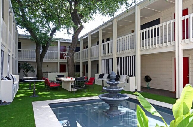 Building Photo - 5106 N Lamar Blvd