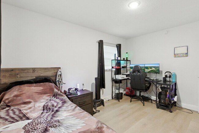 Building Photo - Spacious 4-Bedroom Home in Wildwood – Rece...