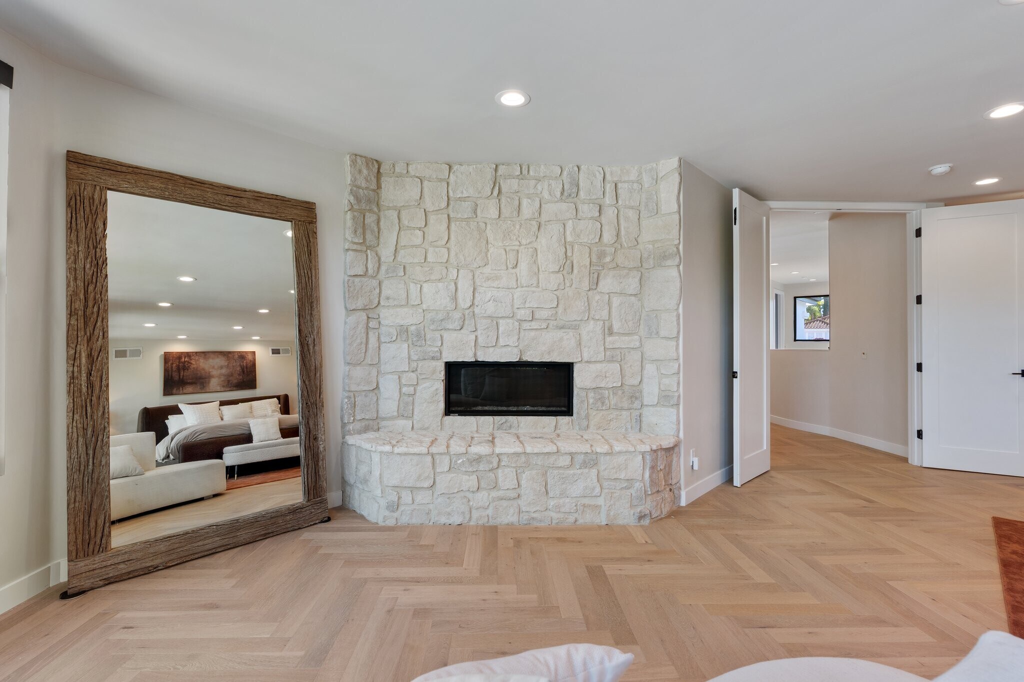 Building Photo - 17437 Oak Creek Ct