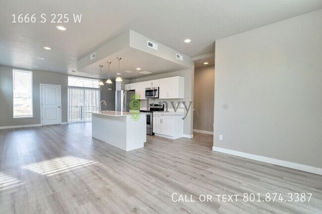Building Photo - 1666 S 225 E