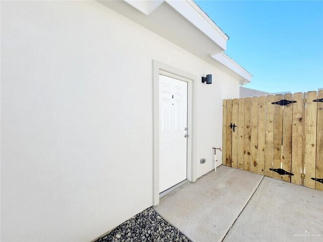 Building Photo - 1304 Vani Dr