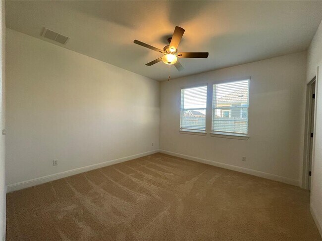 Building Photo - 544 Bauer Lp