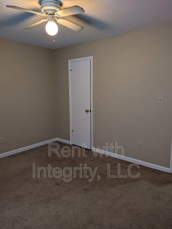Building Photo - 2555 Chateau Ln