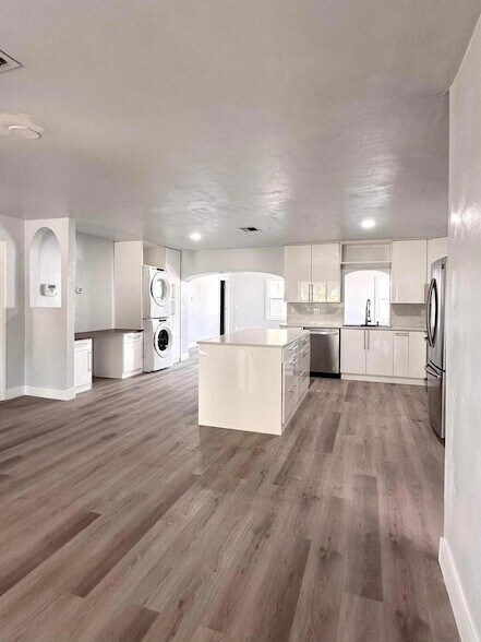 Building Photo - 1455 NE Silver Maple Way
