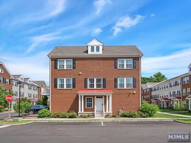 Building Photo - 106 W Ramsey Terrace