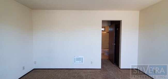 Building Photo - Comfortable upstairs apartment space