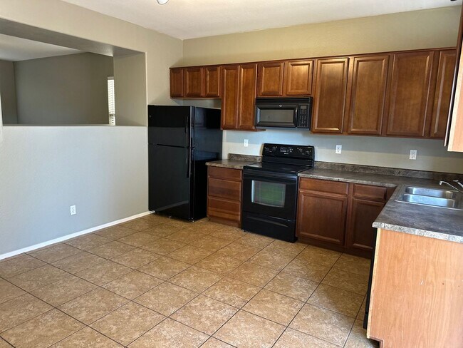 Building Photo - Move in READY! Perfect 3 bed/ 2 bath home ...