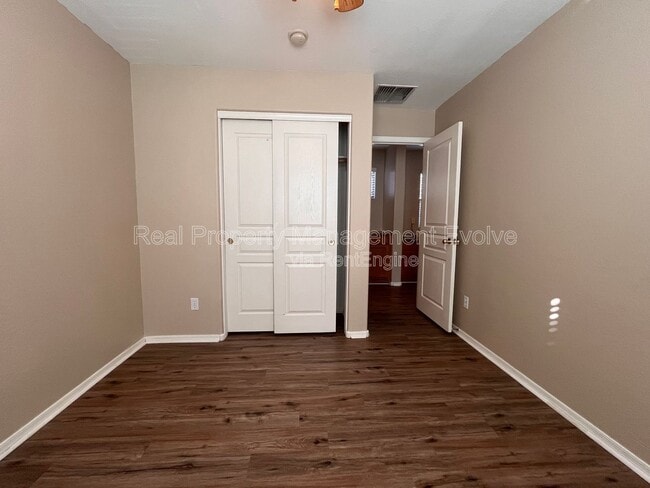 Building Photo - 14707 W Poinsettia Dr