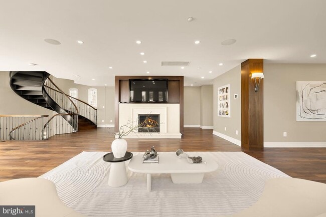 Building Photo - 622 Ponte Villas N