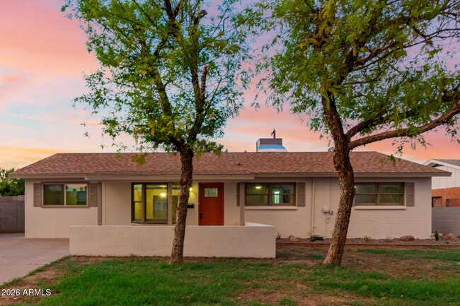 Building Photo - 1208 W 6th St