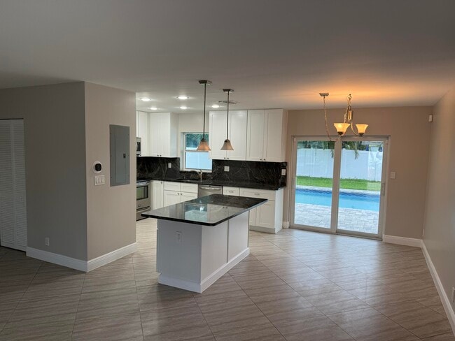 Building Photo - 105 Palamino Cir