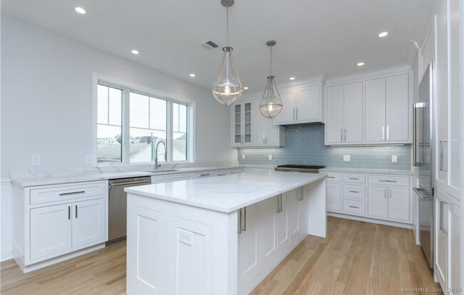 Building Photo - 124 Fox St