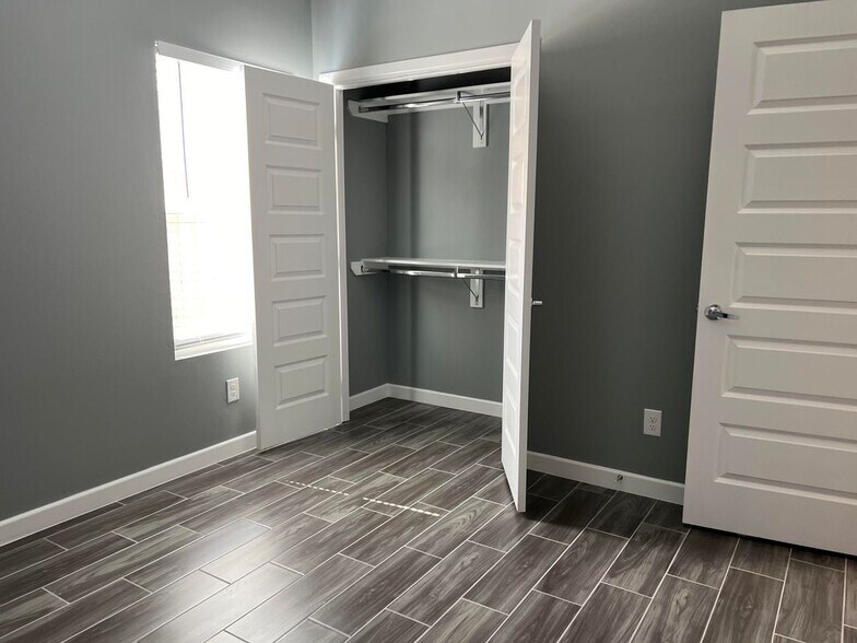 Building Photo - 3104 W Driftwood St