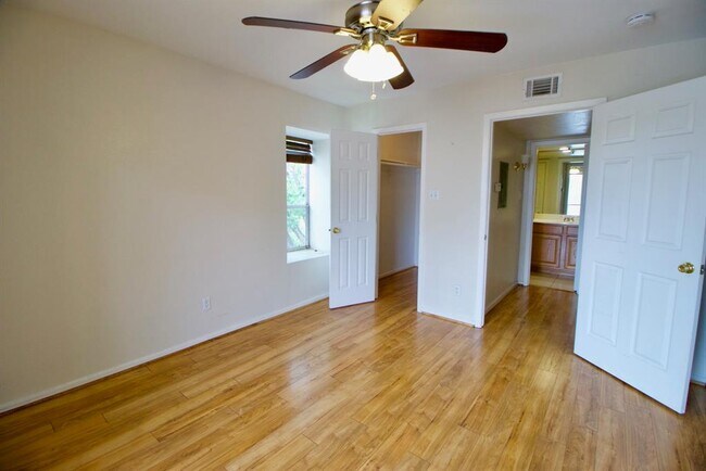 Building Photo - 5929 Queensloch Dr