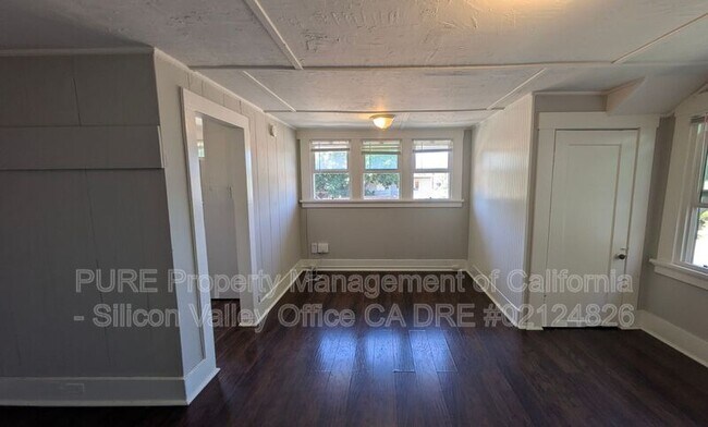 Building Photo - 373 Richmond Ave