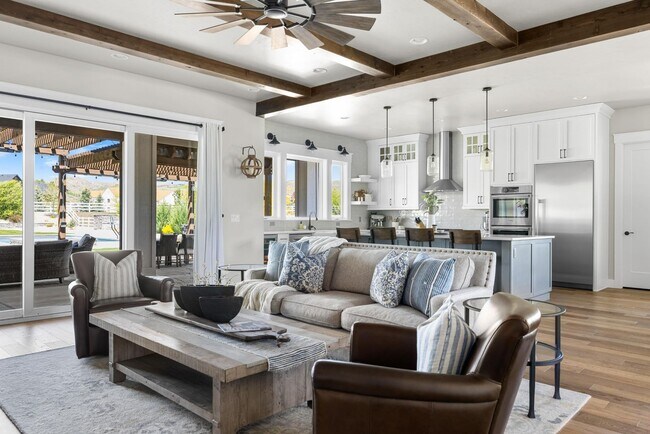 Building Photo - Exquisite Luxury Retreat on 1 Acre – 5BR/4...
