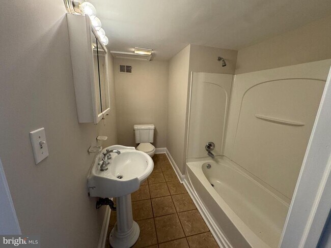 Building Photo - 4728 Umbria St