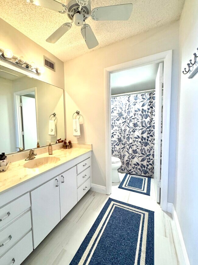 Building Photo - 9940 S Ocean Dr