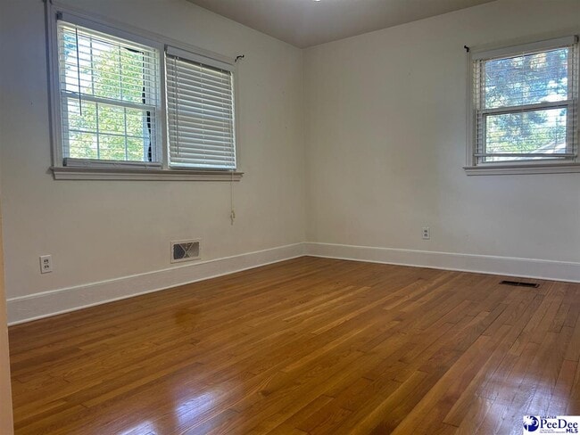 Building Photo - 1712 Hazel Dr
