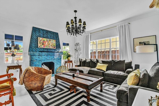 Building Photo - 4722 SW 5th St