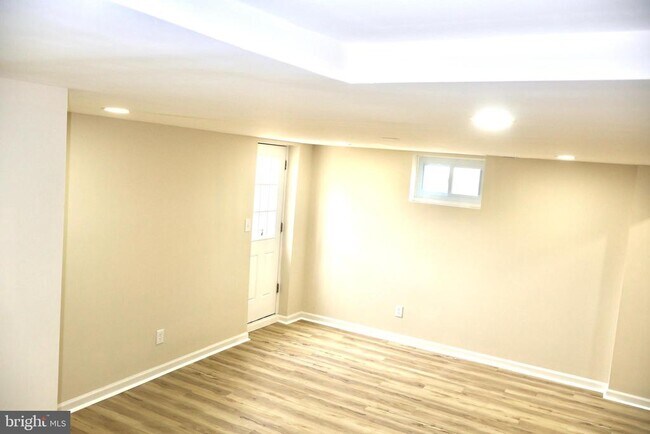 Building Photo - 147 Deacon Rd