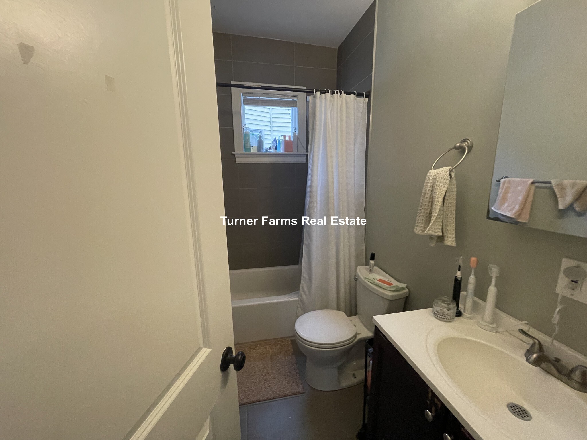 Building Photo - 47 Beech Glen St