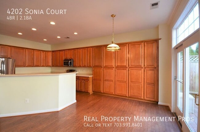 Building Photo - 4202 Sonia Ct
