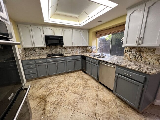 Building Photo - Beautiful 4 Bedroom, 3 Bath Antioch Home W/ SOLAR in Antioch