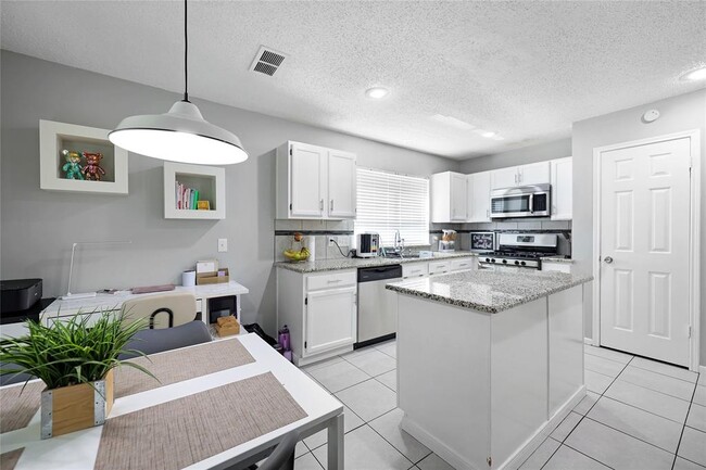 Building Photo - 18838 Appletree Hill Ln