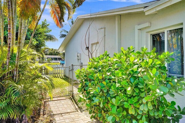 Building Photo - 10850 NW 29th Manor