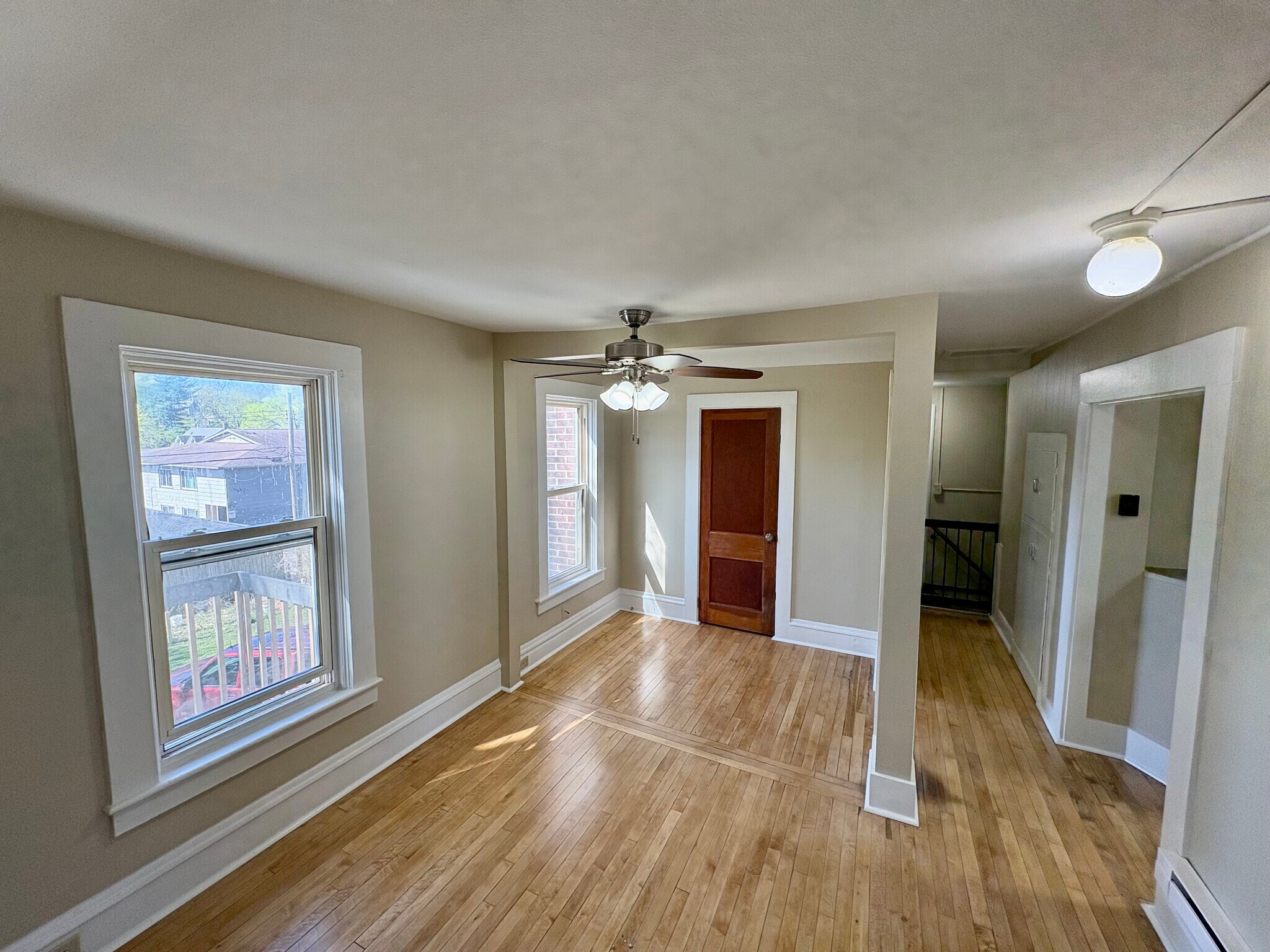 Building Photo - 941 Main St