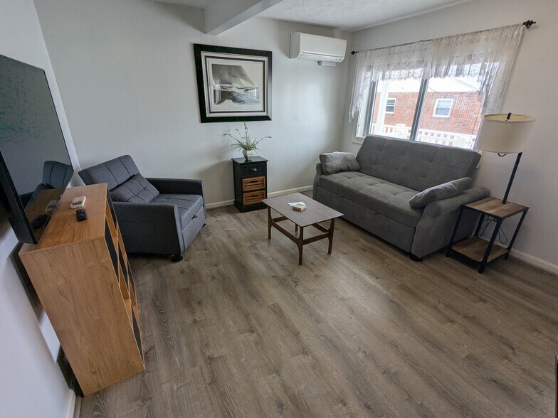 Building Photo - 5 Boisvert St