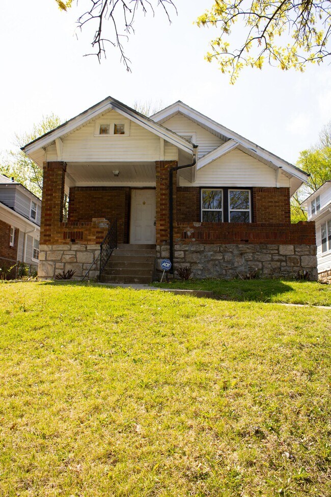 Primary Photo - 5322 Park Ave
