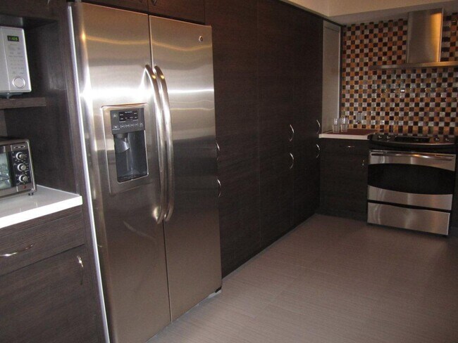 Kitchen - 170 Ocean Lane Dr