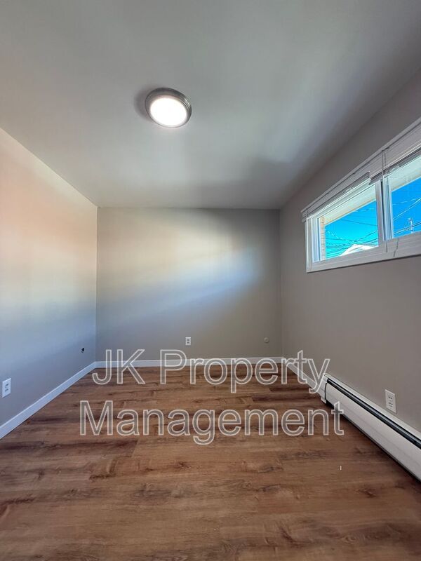 Building Photo - 2100 4th St NE