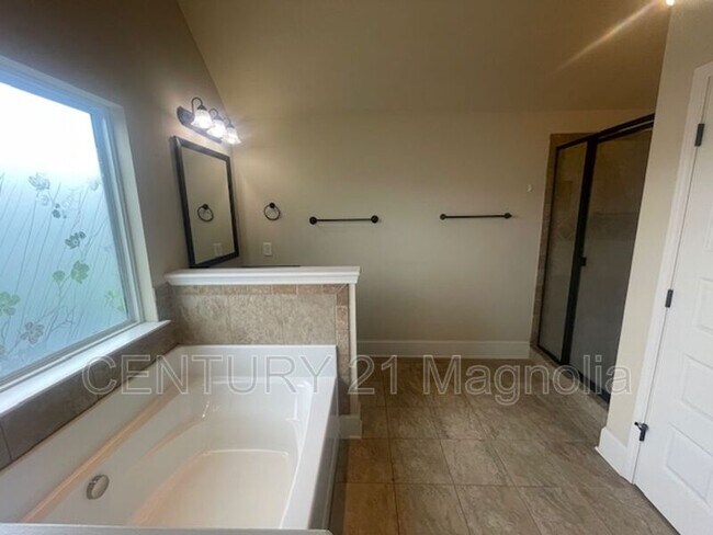 Building Photo - 2457 Sunflower Dr