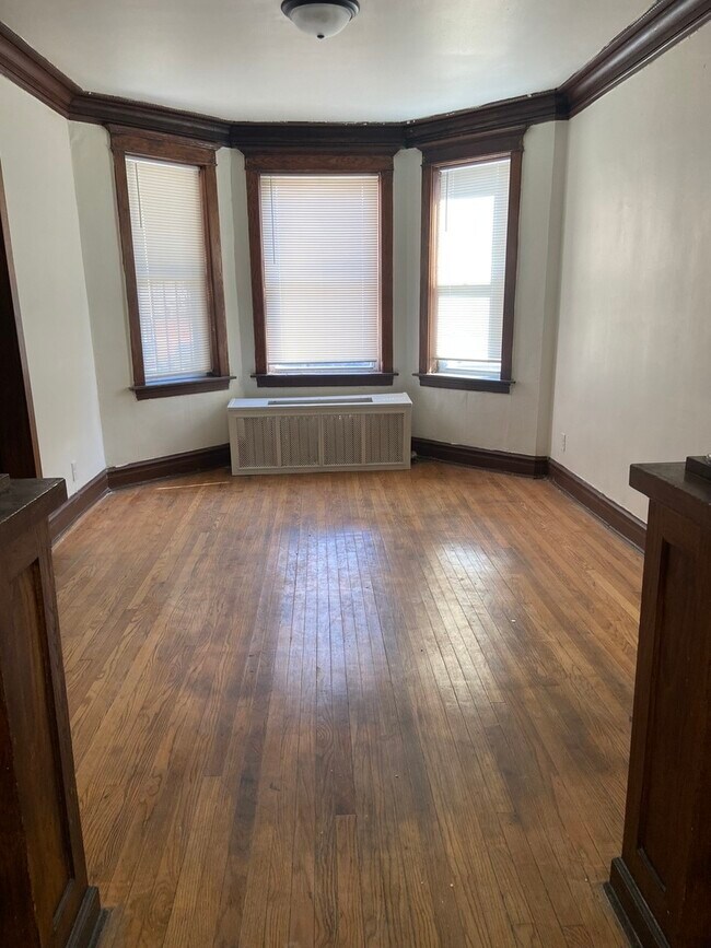 Building Photo - 622 N Trumbull Ave