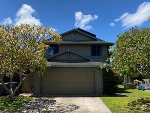 Building Photo - 3 bed, 2.5 bath, 2 car garage-single famil...
