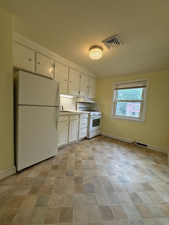 Building Photo - 212 Manheim Ave