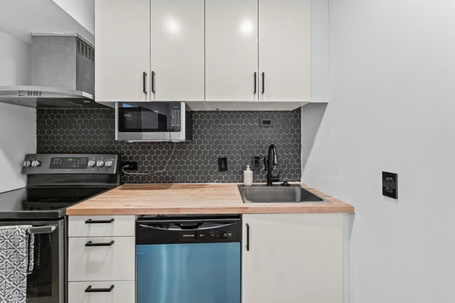 Building Photo - 3401 Timmons Ln