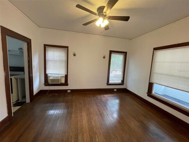 Building Photo - 2635 W University Ave