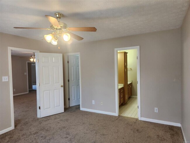 Building Photo - 812 Joan Ln