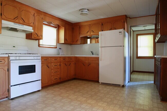 Building Photo - "Charming 2-Bedroom Retreat in Fayettevill...