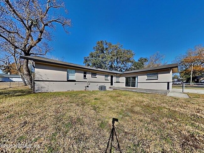 Building Photo - 6332 Romilly Dr