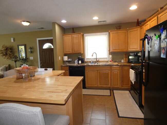 Building Photo - 655 N Edgemere Dr