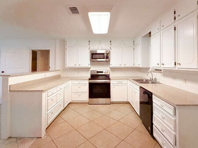 Building Photo - Beautiful 6 bed, 2 bath home in Burleson!