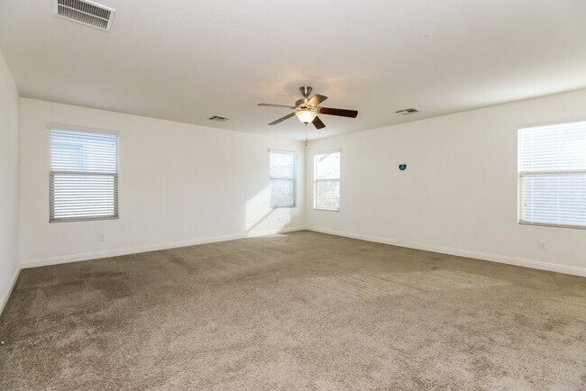 Building Photo - 5535 E June St