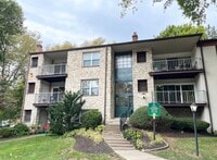 Building Photo - Ground level Condo with private patio, har...