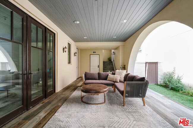 Building Photo - 13065 Bluff Creek Dr