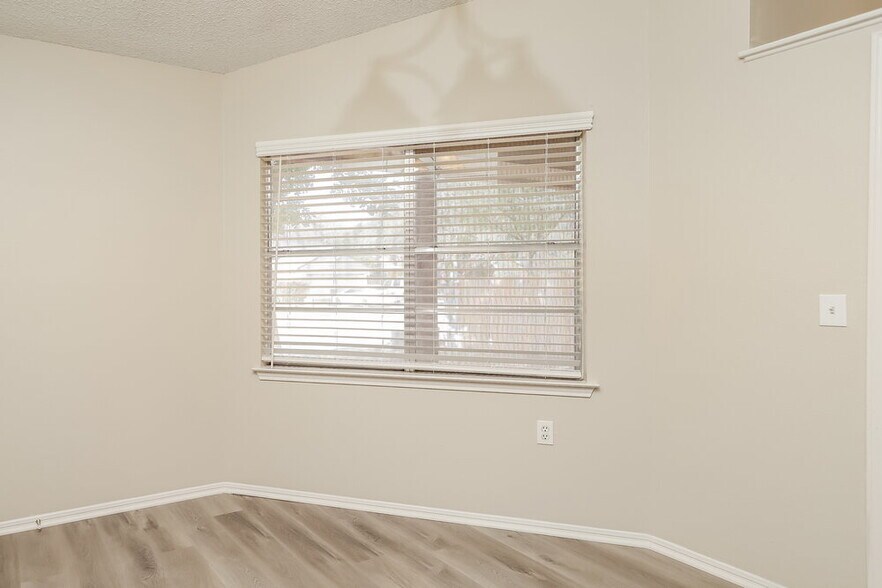 Building Photo - 16118 Rocky Creek